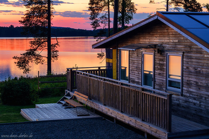 sunset, golden hour, lake, house, hut, idyll, calm, summer, sweden, 2023, photo