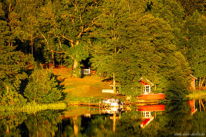 sunset, golden hour, lake, cabin, hut, boat, jetty, woods, forest, sweden, 2022, photo