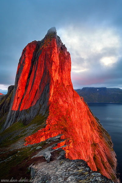 segla, sunset, senja, alpenglow, mountains, coast, island, norway, 2022, photo
